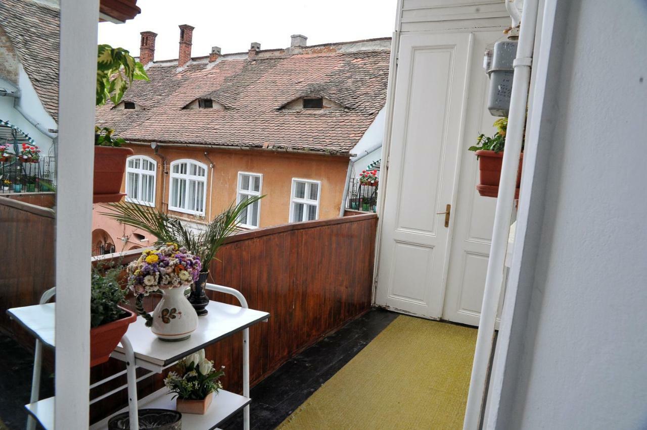 Apartment 9 - City Centre Sibiu Esterno foto